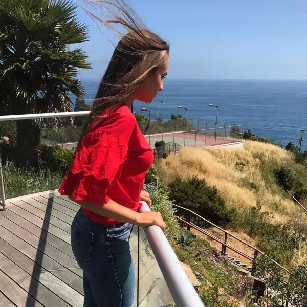 女友晒照西蒙斯晒赤膊训练照库里妻子晒照拜伦-戴维斯晒照科勒-卡戴珊