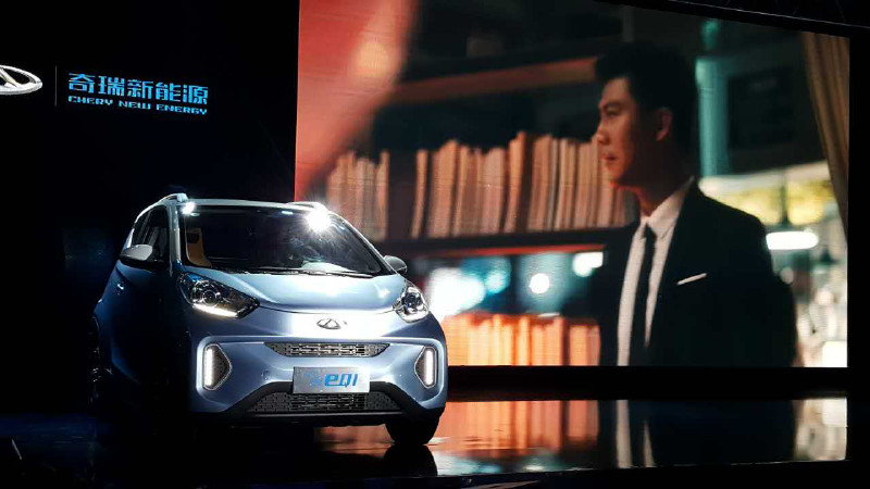 全铝车身，中置后驱，这辆纯电动小车不到5万元？