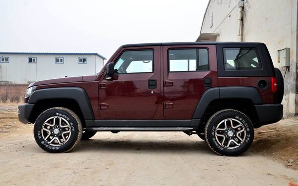 宋楠：北汽同门大乱斗！BJ-40系列与008车族