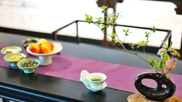 径山茶宴具有悠久的历史价值和丰富的文化内涵,以茶论道,禅茶一味.