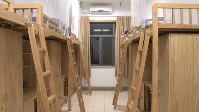 点击图片收看《上大附中寝室生活的一天》67676767