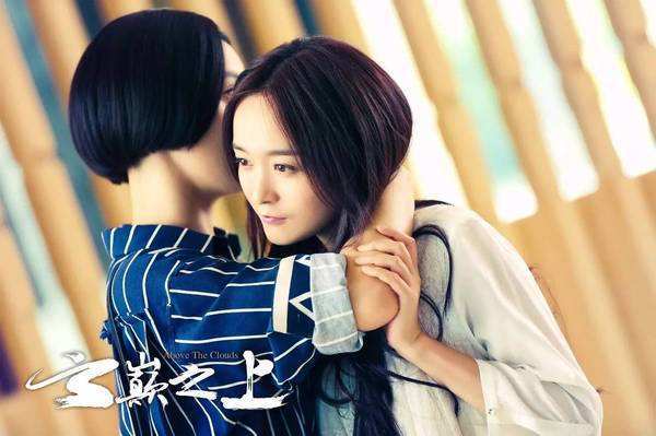 何泓姗:如懿传鞭打周迅,云巅之上与袁姗姗互撕,戏里虐完戏外哭