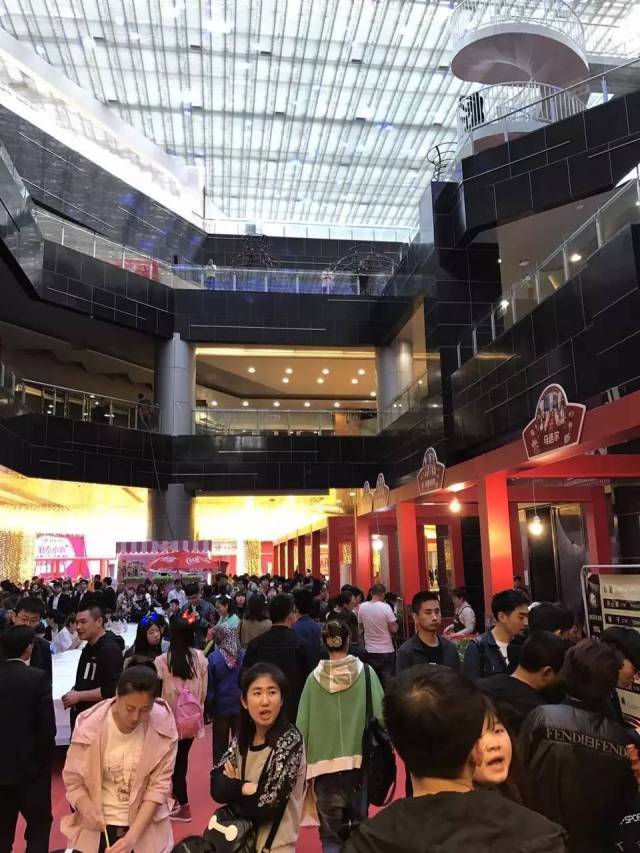 勒泰中心天幕·唐人街要被挤爆了,唐山人的夜生活原来在这里!