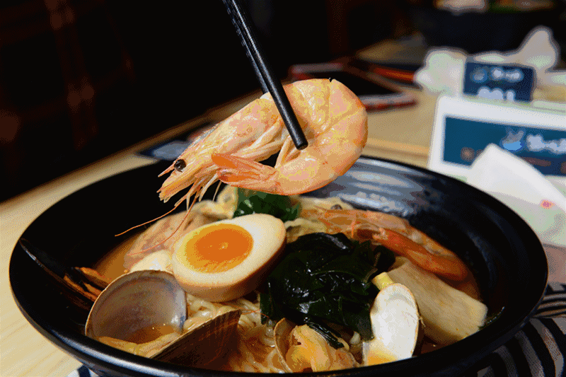 京城惊现"海鲜食堂",一碗海鲜面竟让人了解大海的味道!