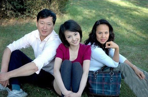 郑爽妈妈接受采访谈女儿:小爽没有什么问题,都是传言,清者自清