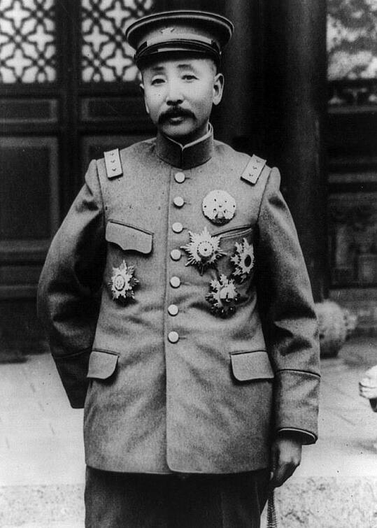 (张作霖)张寿懿生有四子,分别是张学森,张学俊,张学英,张学铨.