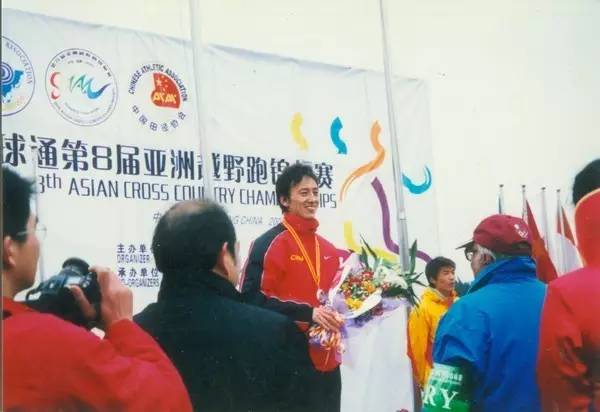 张云山发现他长距离有天赋，于是让他专攻马拉松。