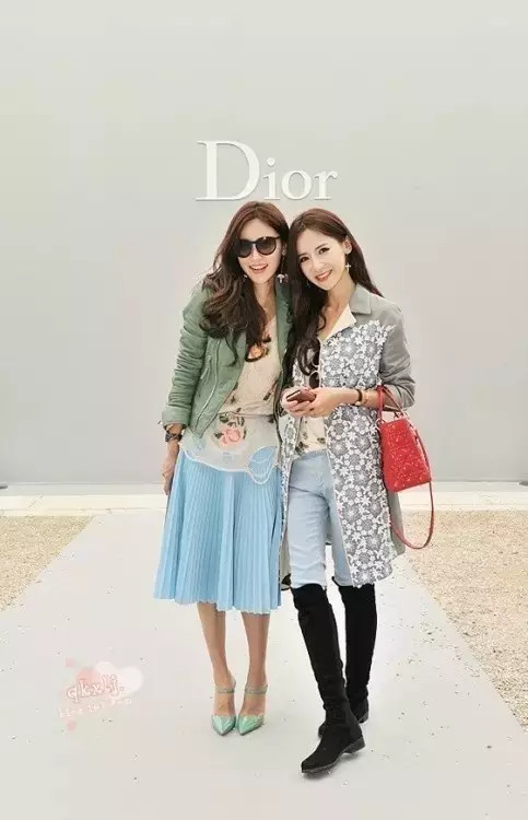 明白,呛口小辣椒不是一个人,其实是一对双胞胎姐妹姐姐蔚丹viviandan