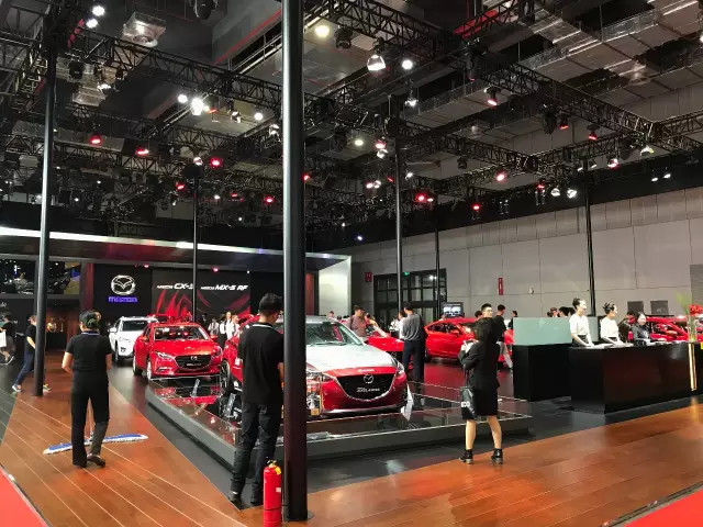 除了眼花缭乱的新车，上海车展还有这些趣事