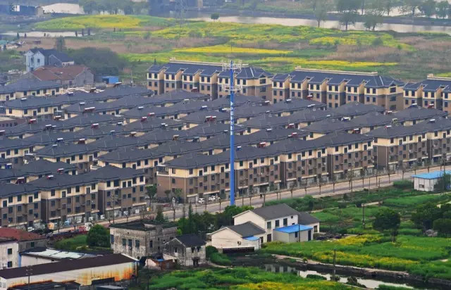浙江湖州市南浔区兴建的新农村社区（图自新华社）