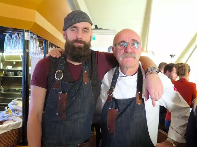 上图：Gabriel餐厅的生蚝；下图：Johan Malm与父亲