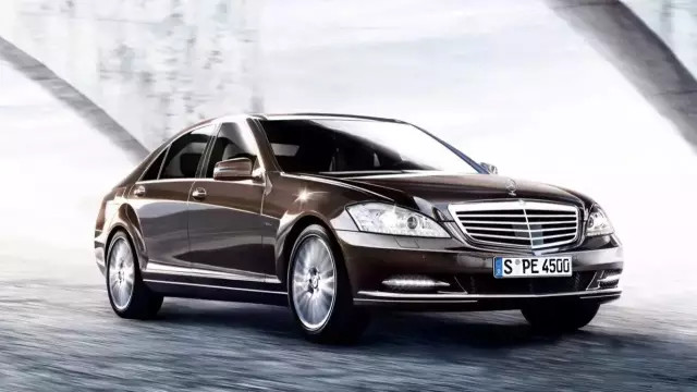 国产航母下水，这艘航母等于多少辆汽车？