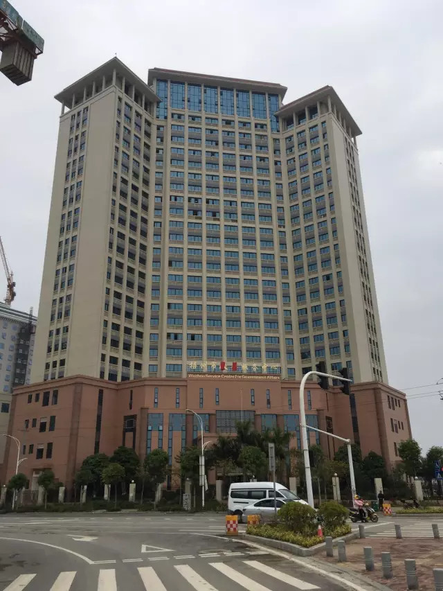 整体搬迁到梧州市长洲区三龙大道红岭大厦(梧州高中新址旁边)1—3及5