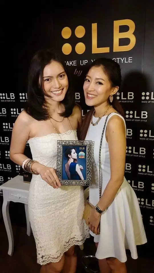 一文起底:最近大火的亚裔女神asia fox到底是谁