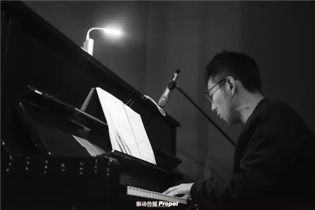 今天的演员排练使用钢琴伴奏,后续会与乐团联排.