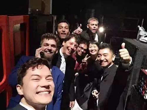 你开你的格莱美，找不到汽车圈的梗，算我输