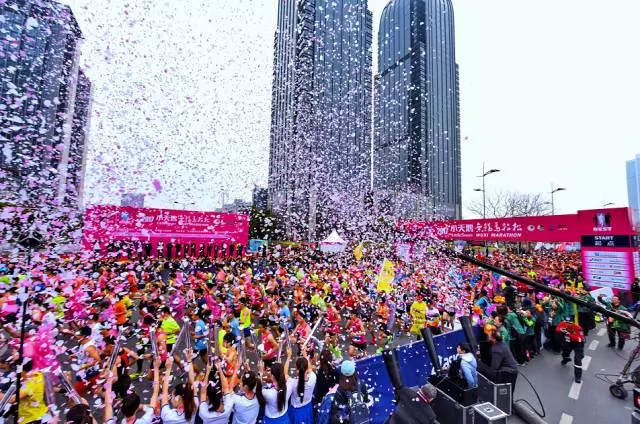 数字，永远是让人欢欣鼓舞的。它真实到会让我们忘记好多雨战的冷、抖和艰难。