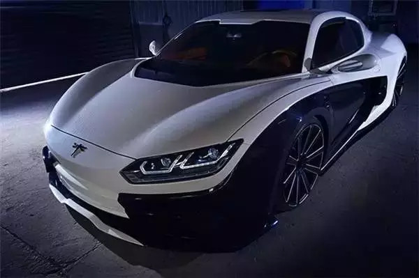 董小姐晒出车标，很多人不怀好意滴笑了