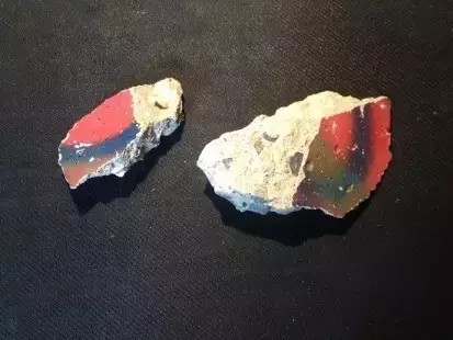 李杨砸下的柏林墙砖粒