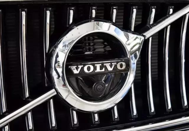 奔驰3月竟有藏销量之嫌，只为确保全年夺冠？