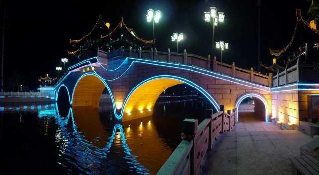 大桥镇地处扬州市江都区东南部.面积160.16平方公里,其中耕地面积7.