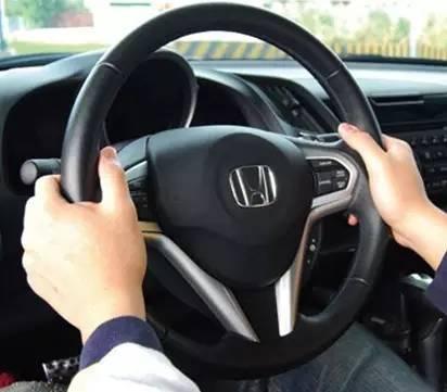 老司机教你开车时怎么“坐”