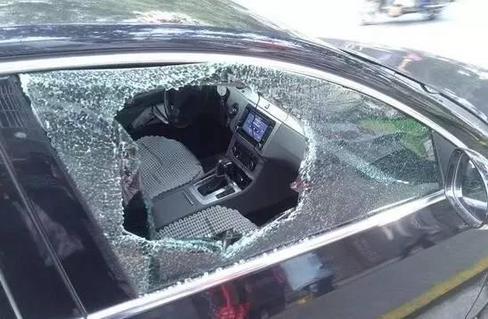 玻璃遭恶意破坏