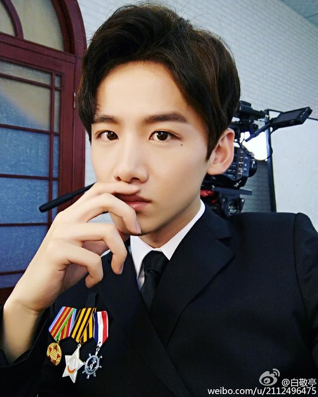 刚刚割了双眼皮的林志玲太魔性了白敬亭的双眼皮就是神来之笔