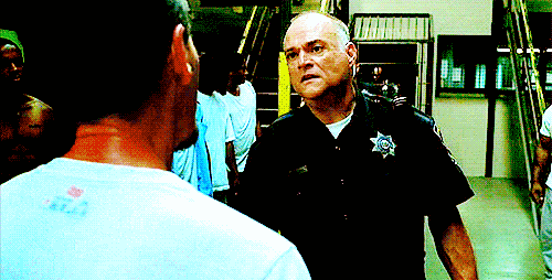 t-bag和迈克尔也完全有的一拼,就拿成功越狱后来说,t-bag不仅第一个