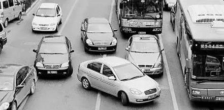 开车也有车品，这八种开车方式最“欠揍” 