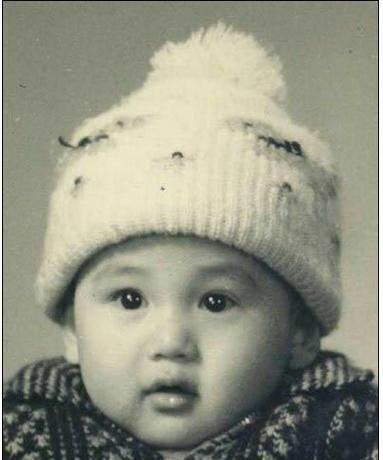 反贪局长陆毅的童年照 高原红的脸颊果然惊艳!门牙掉了依旧可爱