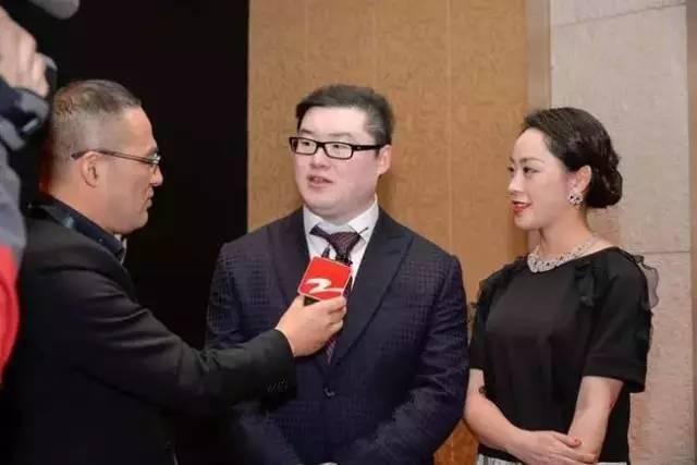 80年出生,来自浙江的王麒诚(夫妇),似一匹黑马,以245亿元的财富于去年