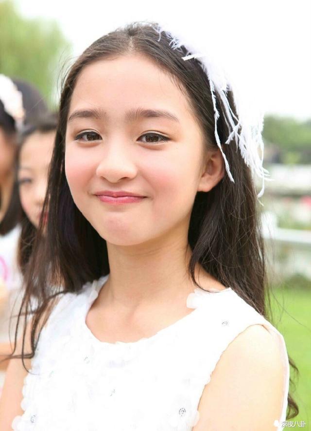 王俊凯小师妹年龄改小了十岁?走后门进公司的邓恩熙有点用力过猛!