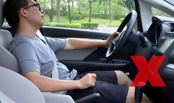 老司机教你开车时怎么"坐"