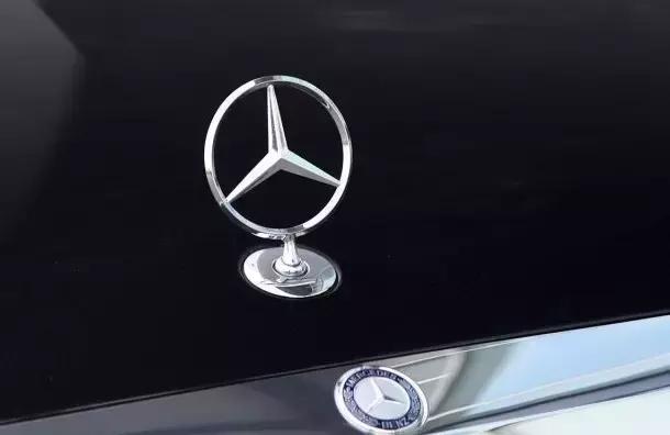 奔驰3月竟有藏销量之嫌，只为确保全年夺冠？