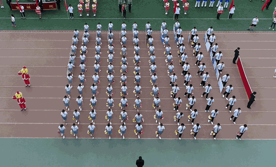 西安财经学院运动会上学子变换各种方阵创意十足