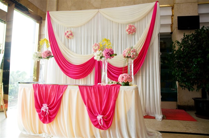 如果有色彩搭配师,那我的婚礼现场就不会只是桃红色,粉色加白色的搭配