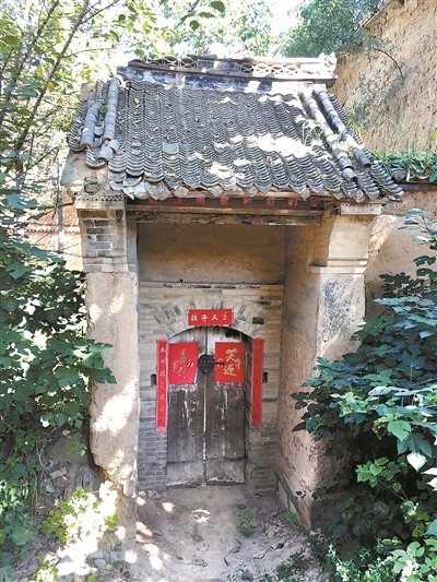 走进偃师游殿村,感受"九连洞"里地坑院!