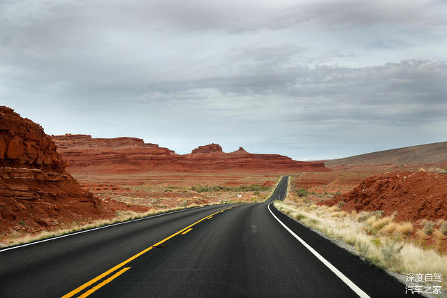 一路上画卷般展开的公路，各种精彩地貌会让人想永远在路上的冲动