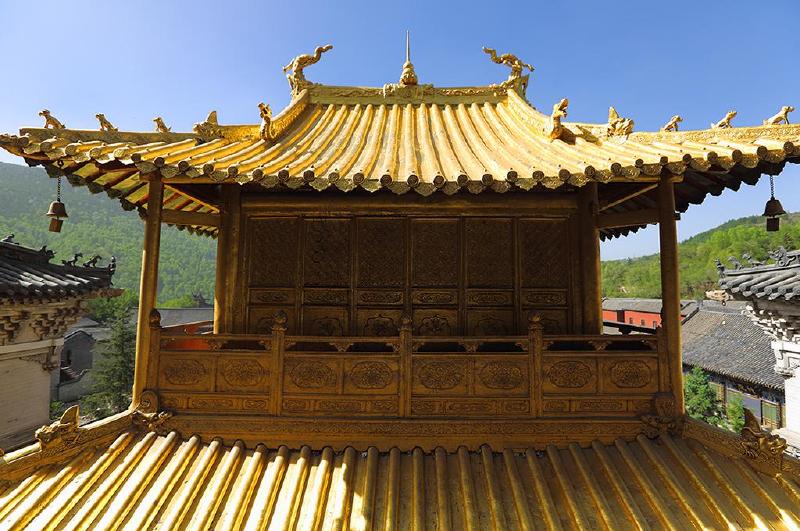 五台山层崖翠接蔚蓝天清凉境界梵王宫