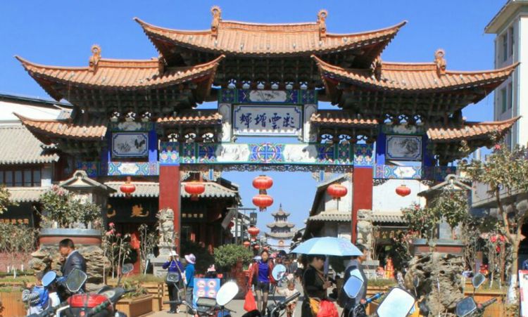 当天有州内外三十多座清真寺前来祝贺,充分显示了穆斯林教胞的精诚