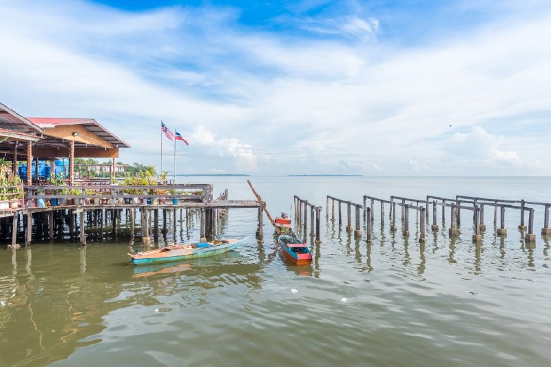 马来西亚山打根最有特色的建筑群房子搭建在水上生活简单快乐