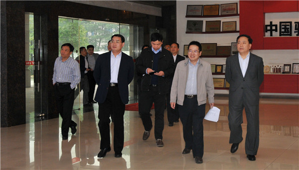 枣庄市政府副秘书长刘宗国莅易事特考察光伏扶贫和超级数据中心工作