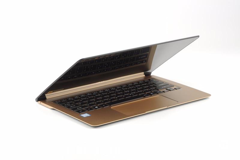 厚度不到1厘米!现今全球最薄笔电acer蜂鸟swift7评测