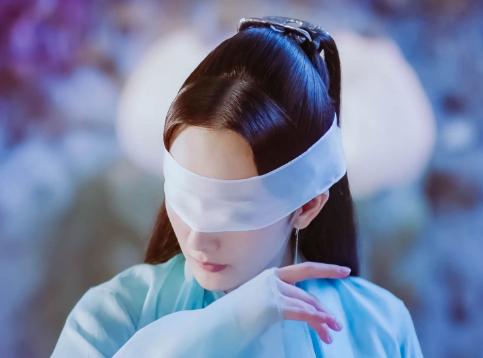 同样是青丘白浅,同样的动作,刘亦菲和杨幂谁更胜一筹?