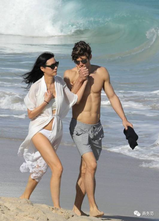 邓文迪小男友bertold zahoran和邓文迪的波折爱情历程